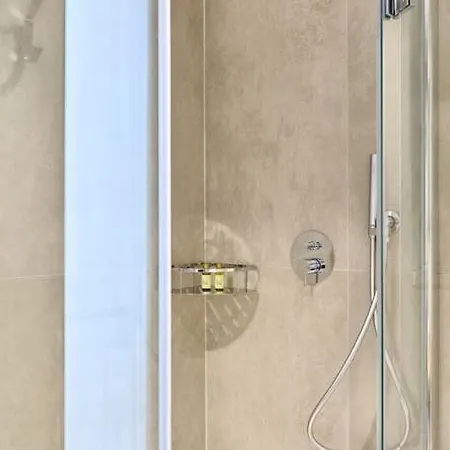 Jack Lake, A Stone's Throw From The * コモ